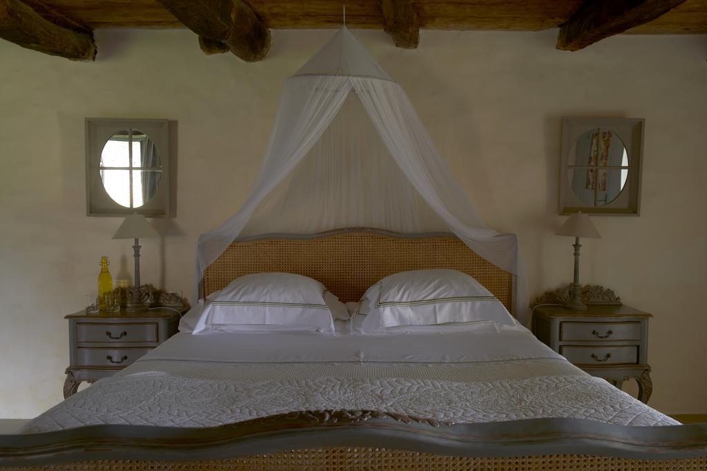 Bed and Breakfast Mas de Garrigue Calvignac Habitación foto