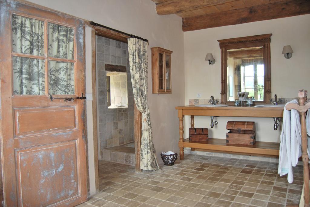 Bed and Breakfast Mas de Garrigue Calvignac Habitación foto