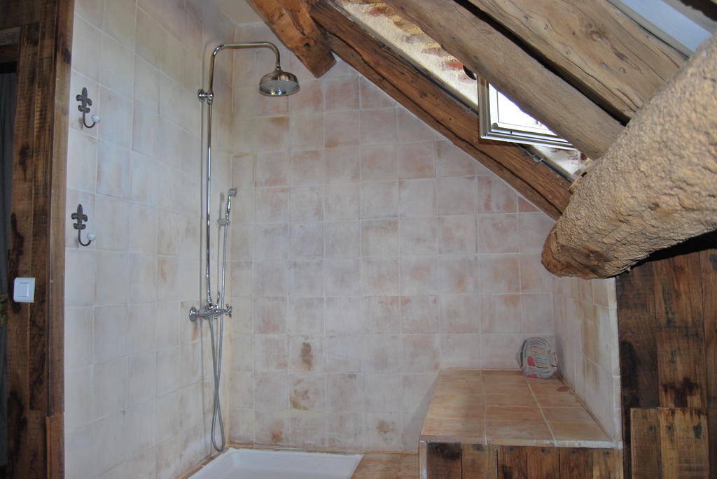 Bed and Breakfast Mas de Garrigue Calvignac Habitación foto