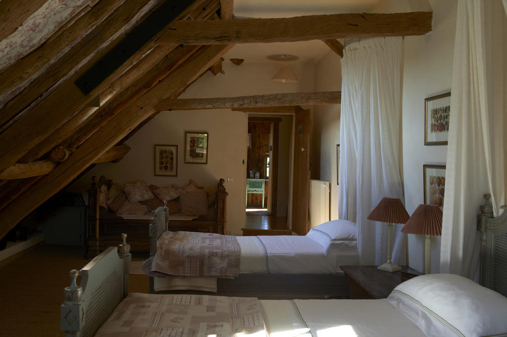 Bed and Breakfast Mas de Garrigue Calvignac Habitación foto